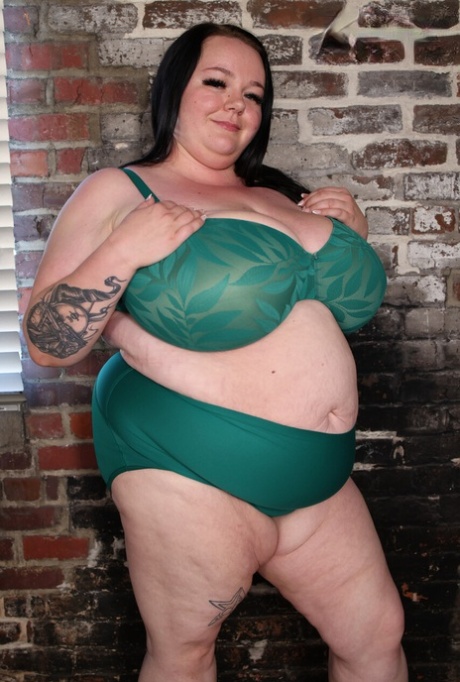 BBW XXX Adventures performed by Peyton Thomas Porn XXX
